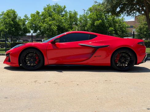 Used 2023 Chevrolet Corvette Z06 w/ Battery Protection Package RWD image 9
