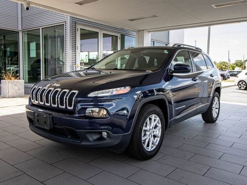 Used 2015 Jeep Cherokee Latitude w/ Cold Weather Group AWD/4WD image 9