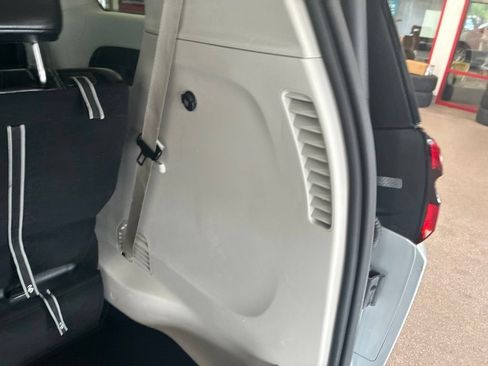 Certified 2024 Chrysler Pacifica Touring-L FWD image 29