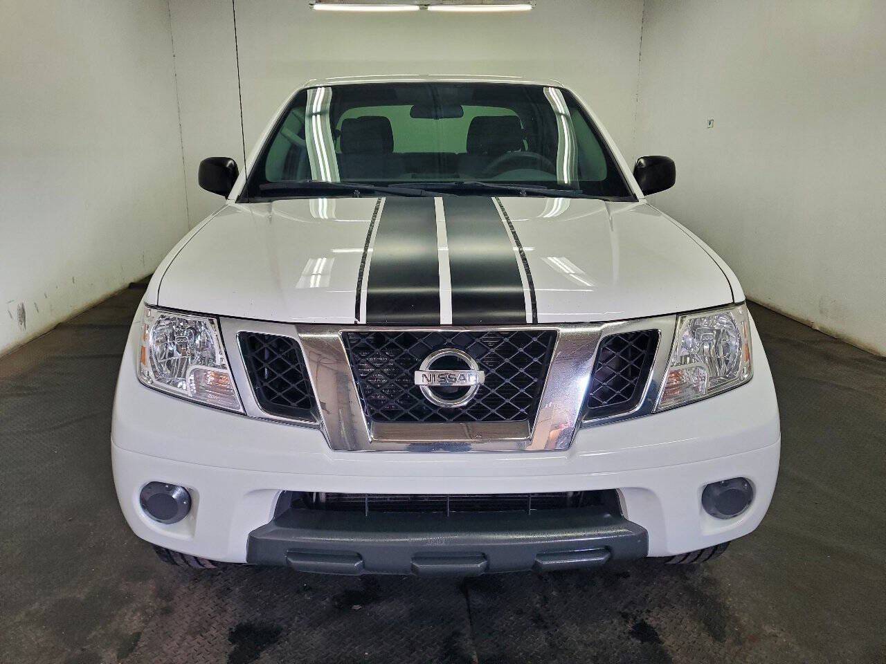 Used 2019 Nissan Frontier SV RWD image 2