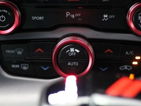 Used 2019 Dodge Challenger R/T w/ Driver Convenience Group RWD image 27
