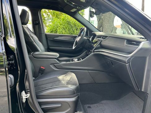 Certified 2024 Jeep Grand Cherokee Altitude image 37