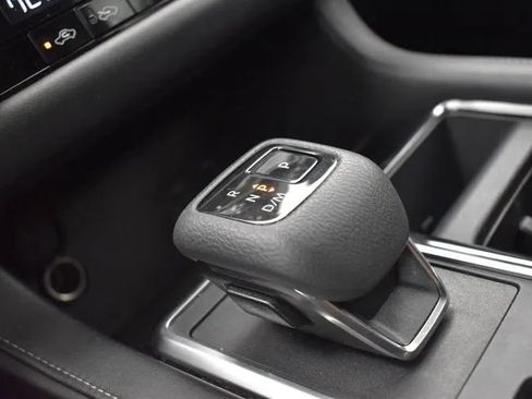 Used 2024 Nissan Pathfinder SV FWD image 33