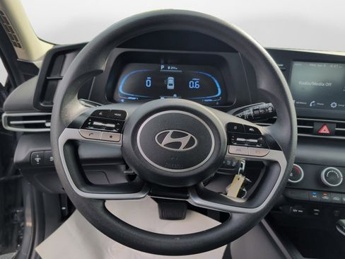 Certified 2024 Hyundai Elantra SE FWD image 10