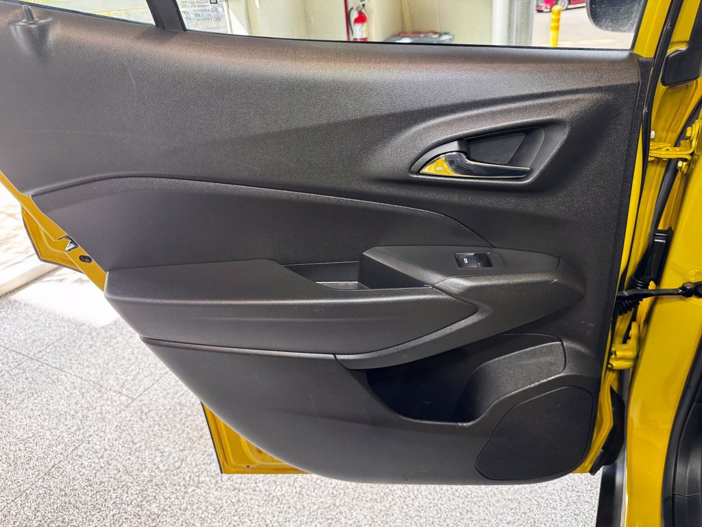 Used 2025 Chevrolet Trax ACTIV w/ Sunroof Package FWD image 36