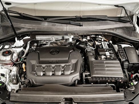 Used 2023 Volkswagen Tiguan SE w/ Panoramic Sunroof Package image 41