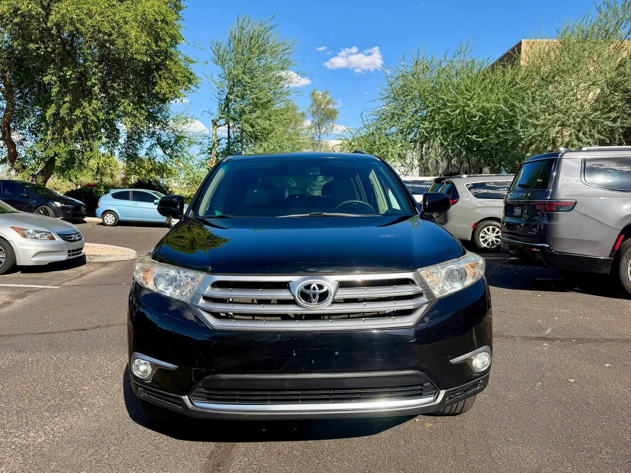 Used 2011 Toyota Highlander Limited w/ Tow Pkg AWD/4WD image 2