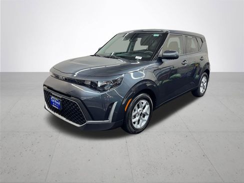 Used 2023 Kia Soul S FWD image 2