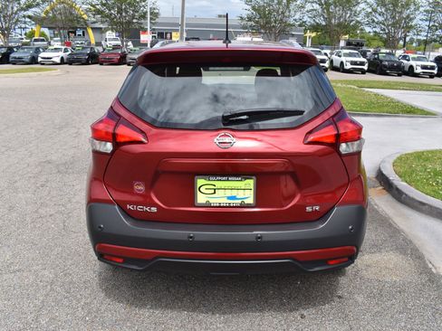 Used 2020 Nissan Kicks SR image 9