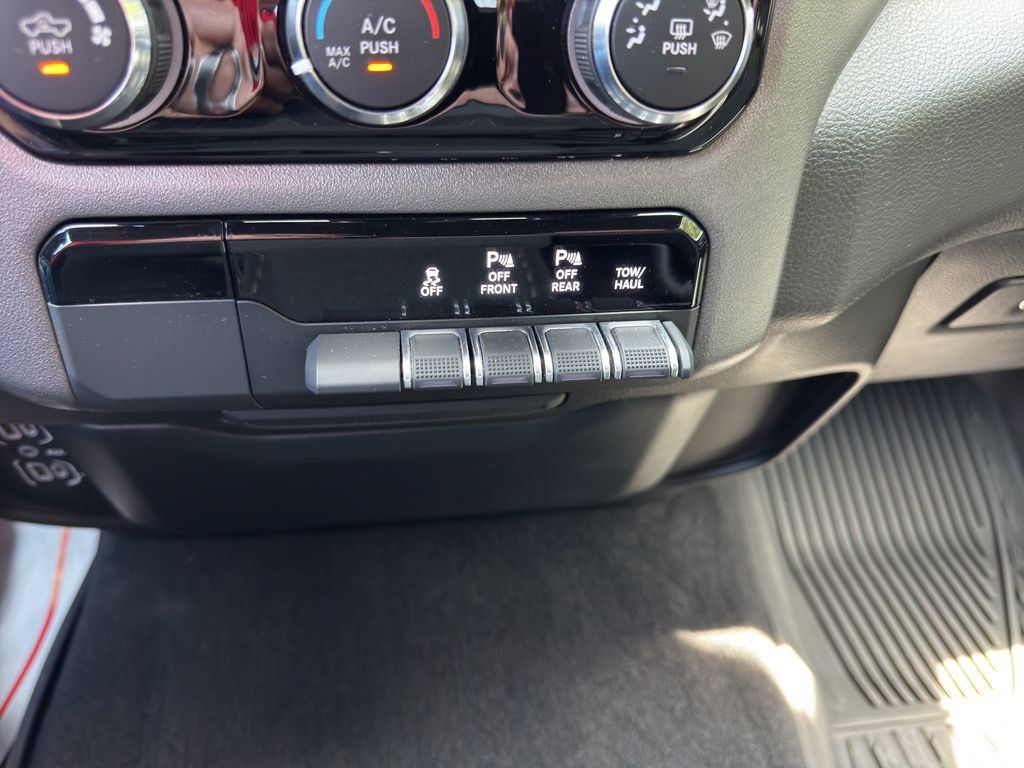 Used 2025 RAM 1500 Big Horn RWD image 28