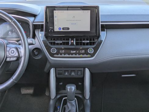 Used 2024 Toyota Corolla Cross XLE FWD image 17