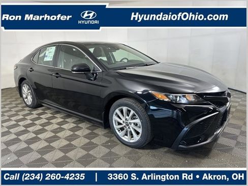 Used 2024 Toyota Camry SE image 1