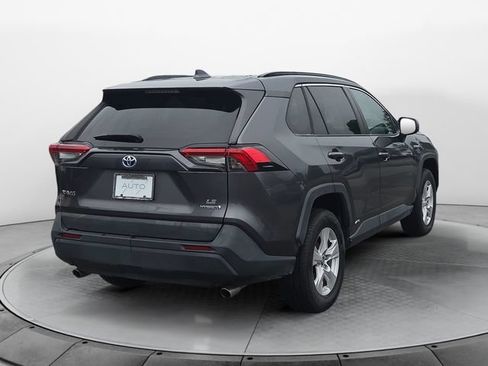Used 2021 Toyota RAV4 LE AWD/4WD image 5