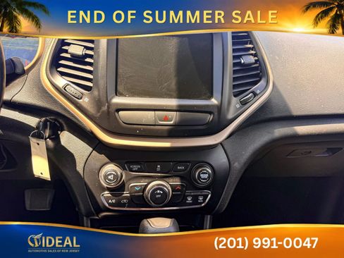Used 2016 Jeep Cherokee Latitude w/ Cold Weather Group AWD/4WD image 33