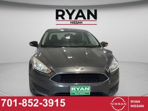 Used 2017 Ford Focus SE w/ Cold Weather Package image 8