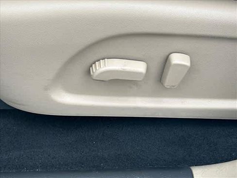 Used 2017 Nissan Pathfinder SV FWD image 17