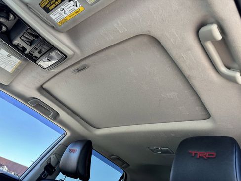 Used 2022 Toyota 4Runner TRD Off-Road Premium AWD/4WD image 19