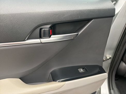 Used 2019 Toyota Camry LE FWD image 23