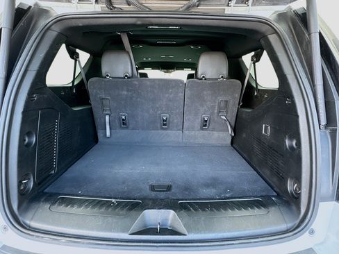 Used 2023 Chevrolet Suburban LT RWD image 18