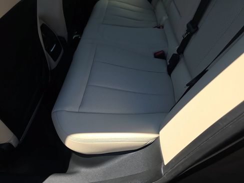 Used 2023 BMW 330i xDrive Sedan w/ Premium Package AWD/4WD image 18