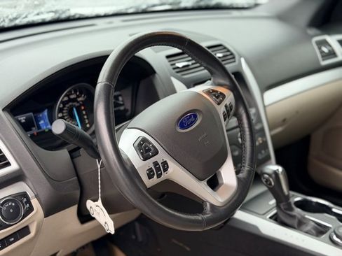 Used 2015 Ford Explorer XLT w/ Equipment Group 202A image 7