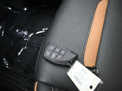 Used 2024 GMC Yukon AT4 w/ AT4 Premium Package AWD/4WD image 33