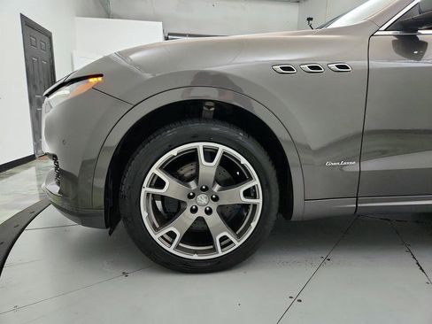 Used 2018 Maserati Levante GranLusso AWD/4WD image 31