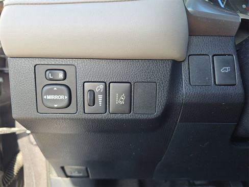 Used 2017 Toyota RAV4 XLE image 21