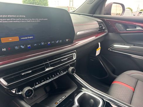 New 2026 Chevrolet Traverse RS w/ LPO, Floor Liner Package FWD image 20