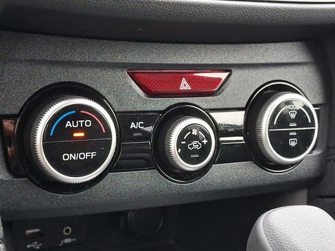 Used 2021 Subaru Crosstrek 2.0i image 15