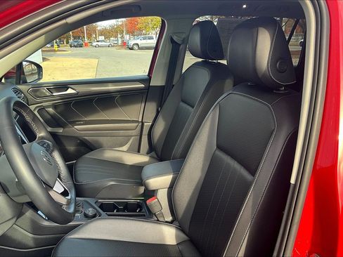 Used 2022 Volkswagen Tiguan SE w/ Panoramic Sunroof Package image 30