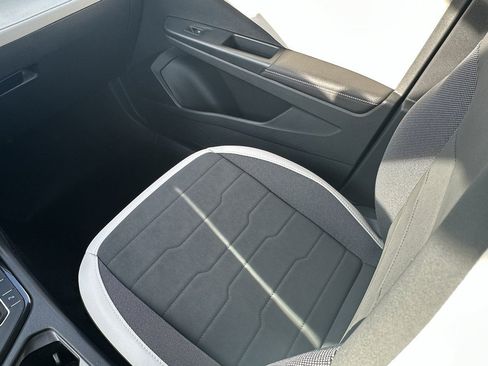 New 2026 Volkswagen Taos SE FWD image 13