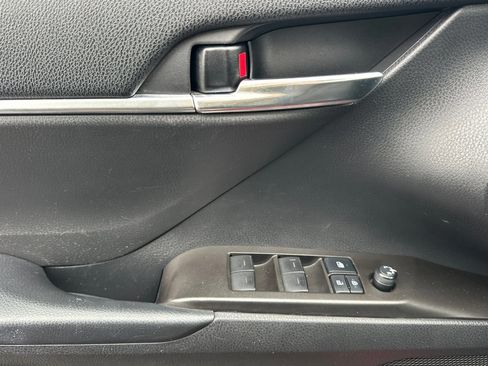 Used 2022 Toyota Camry LE FWD image 11