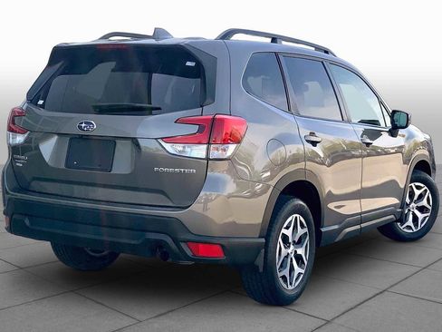 Used 2020 Subaru Forester Premium AWD/4WD image 13