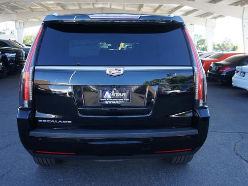 Used 2019 Cadillac Escalade Platinum AWD/4WD image 4