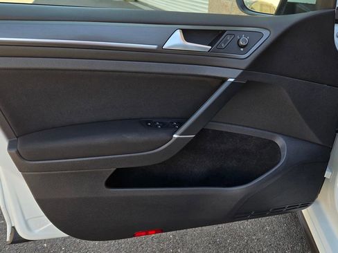 Used 2018 Volkswagen GTI SE FWD image 11