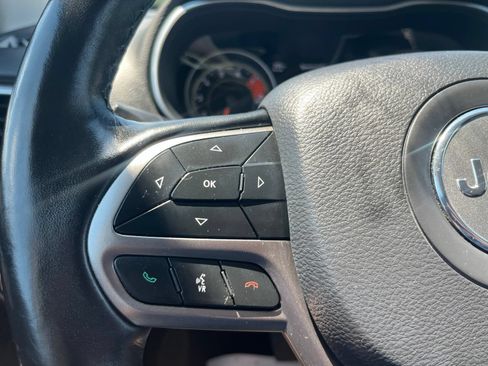 Used 2020 Jeep Cherokee Limited AWD/4WD image 13