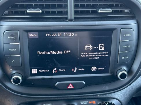 Used 2025 Kia Soul LX w/ LX Technology Package FWD image 19