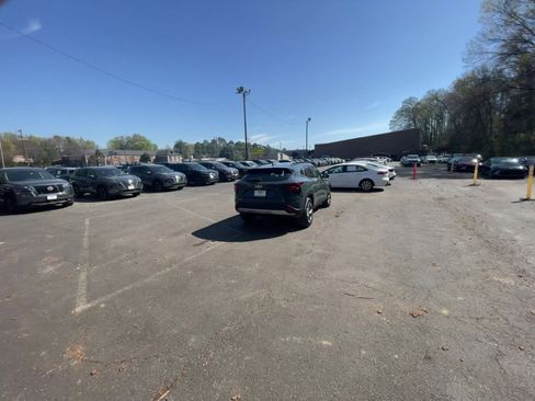 Used 2025 Chevrolet Trax LT w/ LT Convenience Package image 15