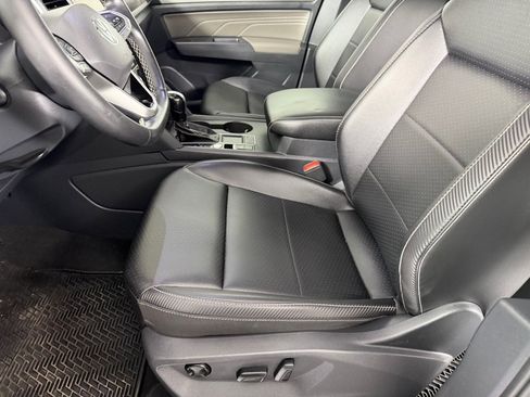 Used 2021 Volkswagen Atlas Cross Sport SE w/ Luggage Net & Mats Package FWD image 12