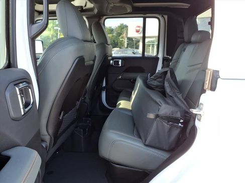 New 2025 Jeep Gladiator Mojave image 6