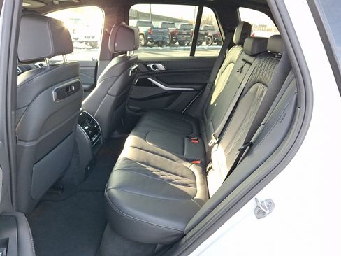 Used 2025 BMW X5 xDrive50e image 10