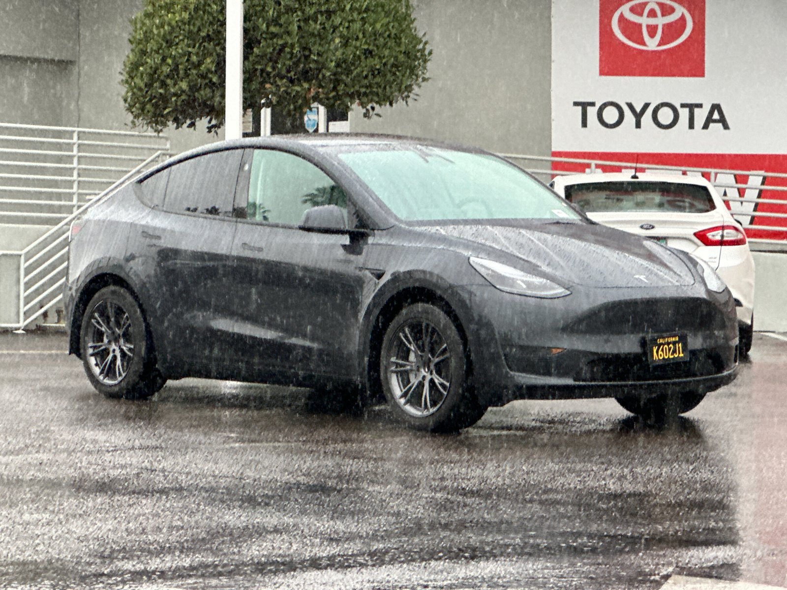 Used 2025 Tesla Model Y Long Range RWD image 8