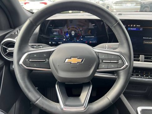 Used 2025 Chevrolet Equinox LT AWD/4WD image 23