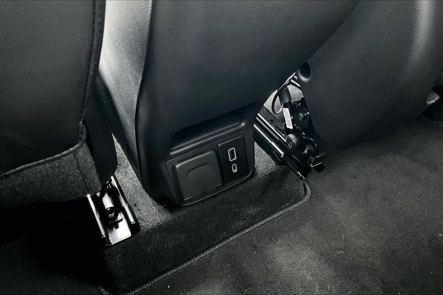 Used 2025 Buick Encore GX Avenir w/ Avenir Technology Package FWD image 32