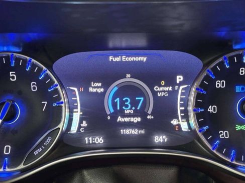 Used 2017 Chrysler Pacifica Limited w/ UConnect Theater Package FWD image 35