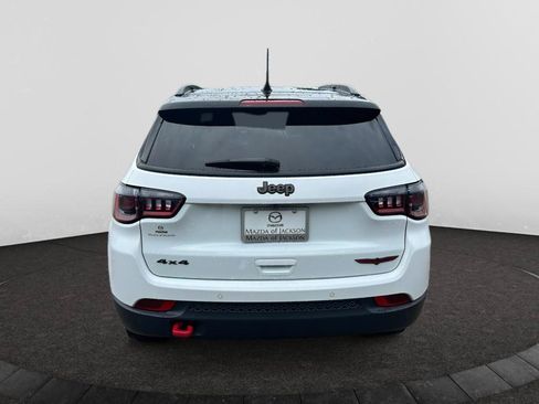 Used 2025 Jeep Compass Trailhawk AWD/4WD image 4