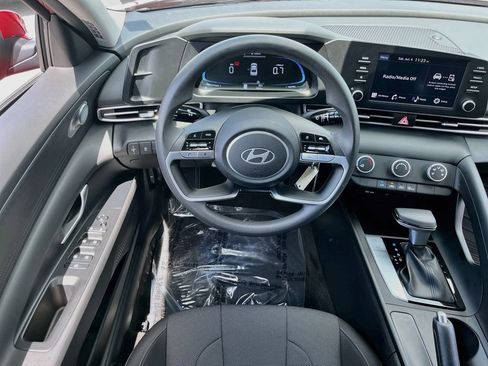 Used 2025 Hyundai Elantra SE w/ Cargo Package FWD image 20