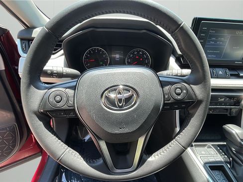 Used 2020 Toyota RAV4 XLE Premium FWD image 22