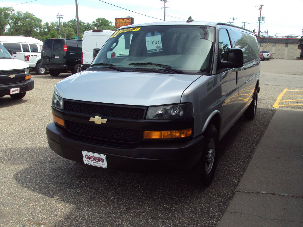 Used 2021 Chevrolet Express 3500 Extended w/ Driver Convenience Package RWD image 4